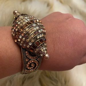 STUNNING HEIDI DAUS SEASHELL BRACELET COVERED IN SWAROVSKI CRYSTALS